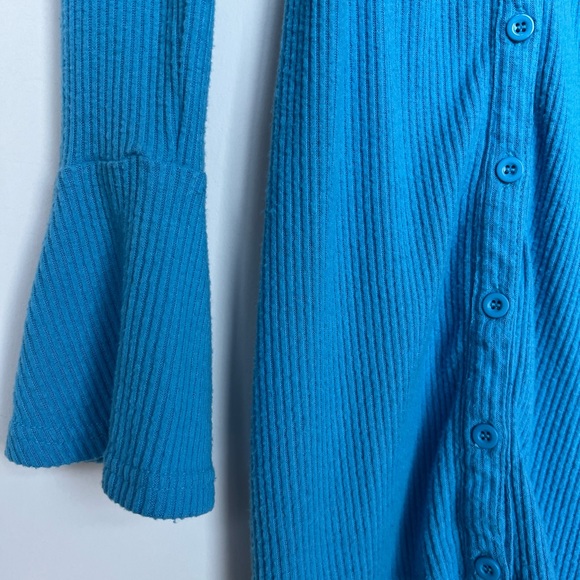 Beautiful blue long sleeve button up dress - Picture 1 of 3